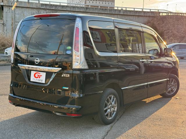 セレナ ハイウェイスター　４ＷＤ　両側電動スライドドア　横滑り防止装置　アイドリングストップ　クルーズコントロール　スマートキー　プッシュスタート　電動格納ミラー　ミラーヒーター　ＨＩＤヘッドライト　フォグランプ（2枚目）