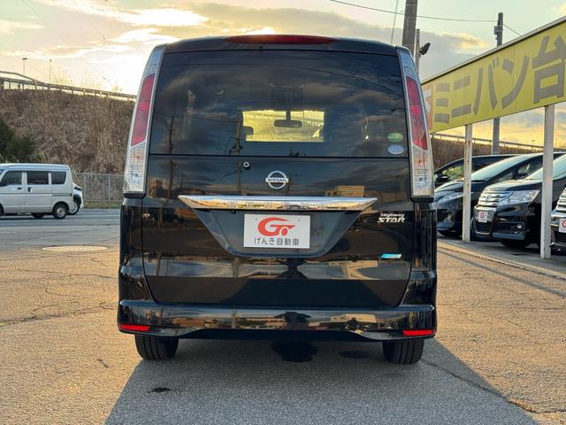 セレナ ハイウェイスター　４ＷＤ　両側電動スライドドア　横滑り防止装置　アイドリングストップ　クルーズコントロール　スマートキー　プッシュスタート　電動格納ミラー　ミラーヒーター　ＨＩＤヘッドライト　フォグランプ（4枚目）