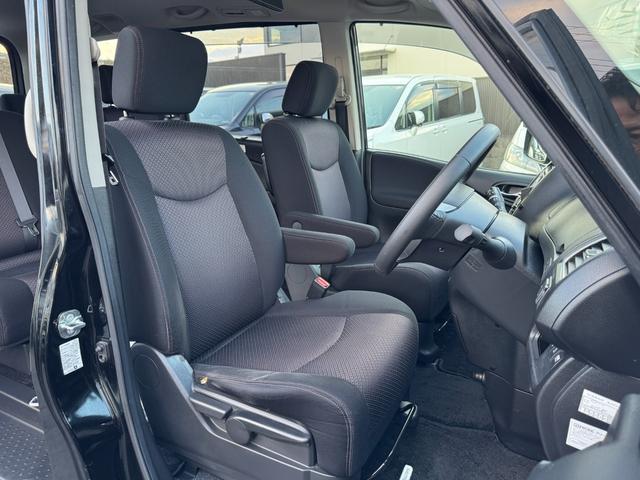 セレナ ハイウェイスター　４ＷＤ　両側電動スライドドア　横滑り防止装置　アイドリングストップ　クルーズコントロール　スマートキー　プッシュスタート　電動格納ミラー　ミラーヒーター　ＨＩＤヘッドライト　フォグランプ（7枚目）