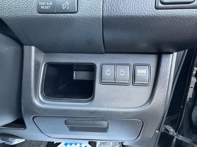 セレナ ハイウェイスター　４ＷＤ　両側電動スライドドア　横滑り防止装置　アイドリングストップ　クルーズコントロール　スマートキー　プッシュスタート　電動格納ミラー　ミラーヒーター　ＨＩＤヘッドライト　フォグランプ（14枚目）