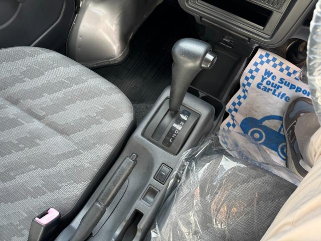 キャリイトラック ＫＵ　４ＷＤ　軽トラック　純正ラジオ　切替式４ＷＤ（13枚目）