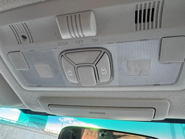 エスティマ ２．４アエラス　Ｇエディション　４ＷＤ　寒冷地仕様　フロントガラス熱線　両側電動スライドドア　バックカメラ　純正ＳＤナビ　フルセグＴＶ　ＣＤ／ＤＶＤ　後席フリップダウンモニター　クルーズコントロール　ＥＴＣ　スマートキー　オートライト（9枚目）