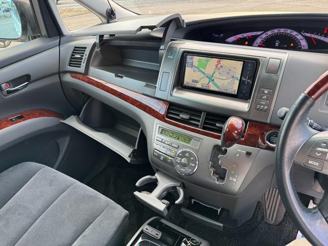 エスティマ ２．４アエラス　Ｇエディション　４ＷＤ　寒冷地仕様　フロントガラス熱線　両側電動スライドドア　バックカメラ　純正ＳＤナビ　フルセグＴＶ　ＣＤ／ＤＶＤ　後席フリップダウンモニター　クルーズコントロール　ＥＴＣ　スマートキー　オートライト（10枚目）