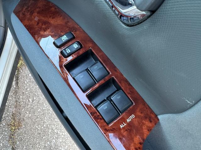 エスティマ ２．４アエラス　Ｇエディション　４ＷＤ　寒冷地仕様　フロントガラス熱線　両側電動スライドドア　バックカメラ　純正ＳＤナビ　フルセグＴＶ　ＣＤ／ＤＶＤ　後席フリップダウンモニター　クルーズコントロール　ＥＴＣ　スマートキー　オートライト（20枚目）