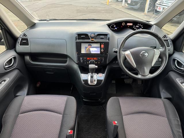 セレナ ハイウェイスター　４ＷＤ　左側電動スライドドア　横滑り防止装置　バックカメラ　純正ＨＤＤナビ　フルセグＴＶ　ＣＤ／ＤＶＤ再生　アイドリングストップ　クルーズコントロール　ＥＴＣ　スマートキー　電動格納ミラー　フォグランプ（8枚目）