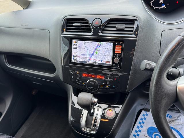 セレナ ハイウェイスター　４ＷＤ　左側電動スライドドア　横滑り防止装置　バックカメラ　純正ＨＤＤナビ　フルセグＴＶ　ＣＤ／ＤＶＤ再生　アイドリングストップ　クルーズコントロール　ＥＴＣ　スマートキー　電動格納ミラー　フォグランプ（11枚目）