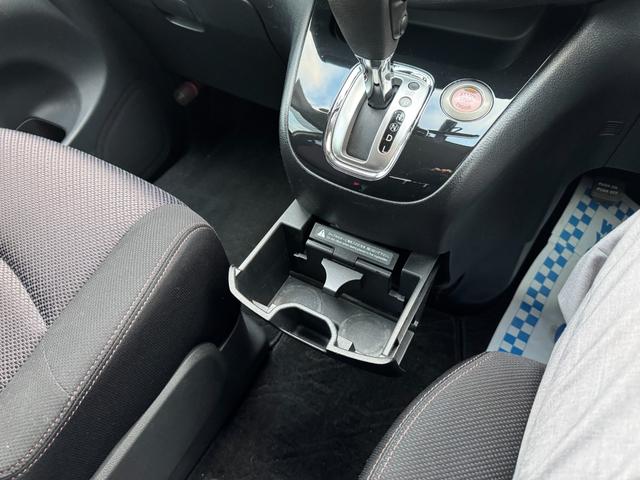 セレナ ハイウェイスター　４ＷＤ　左側電動スライドドア　横滑り防止装置　バックカメラ　純正ＨＤＤナビ　フルセグＴＶ　ＣＤ／ＤＶＤ再生　アイドリングストップ　クルーズコントロール　ＥＴＣ　スマートキー　電動格納ミラー　フォグランプ（14枚目）