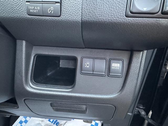 セレナ ハイウェイスター　４ＷＤ　左側電動スライドドア　横滑り防止装置　バックカメラ　純正ＨＤＤナビ　フルセグＴＶ　ＣＤ／ＤＶＤ再生　アイドリングストップ　クルーズコントロール　ＥＴＣ　スマートキー　電動格納ミラー　フォグランプ（18枚目）