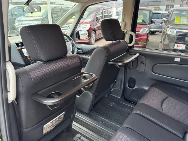 セレナ ハイウェイスター　４ＷＤ　左側電動スライドドア　横滑り防止装置　バックカメラ　純正ＨＤＤナビ　フルセグＴＶ　ＣＤ／ＤＶＤ再生　アイドリングストップ　クルーズコントロール　ＥＴＣ　スマートキー　電動格納ミラー　フォグランプ（22枚目）