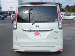 清潔感と高級感を兼ね備えたパールホワイトの車体色です。掲載情報以外にも気になる点がございましたら、お気軽にお問い合わせください！ 4