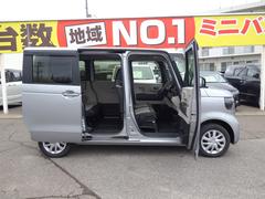 開口部が広い両側スライドドアなので荷物の積み下ろしもラクラクです♪駐車場の間隔が狭いところでも安心してドアを開けることができますね！ 7