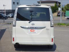 清潔感と高級感を兼ね備えたパールホワイトの車体色です。掲載情報以外にも気になる点がございましたら、お気軽にお問い合わせください！ 4