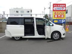 開口部が広い両側スライドドアなので荷物の積み下ろしもラクラクです♪駐車場の間隔が狭いところでも安心してドアを開けることができますね！ 7