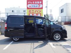 開口部が広い両側スライドドアなので荷物の積み下ろしもラクラクです♪駐車場の間隔が狭いところでも安心してドアを開けることができますね！ 7