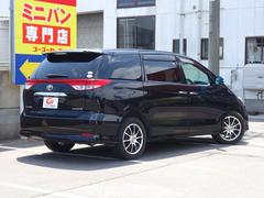 後席の窓ガラスはプライバシーガラスになっています。車内を見えづらくすることでプライバシー保護に役立ち、なおかつ冷房の効果を高めてくれる効果もあります！ 2