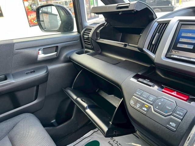 ステップワゴンスパーダ Ｚ　インターナビセレクション　インターナビセレクション　両側電動スライドドア　純正ＨＤＤナビ　フルセグＴＶ　バックカメラ　ＥＴＣ　ステアリングスイッチ　クルーズコントロール　後席モニター　スマートキー　パドルシフト　オートエアコン（22枚目）