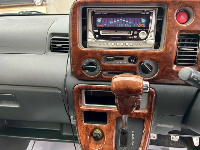 アトレーワゴン カスタムターボＲＳ　純正アルミ　社外オーディオ　バックカメラ　キーレス　電動スライドドア（9枚目）