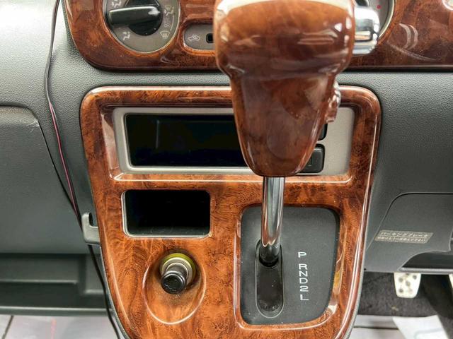 アトレーワゴン カスタムターボＲＳ　純正アルミ　社外オーディオ　バックカメラ　キーレス　電動スライドドア（10枚目）