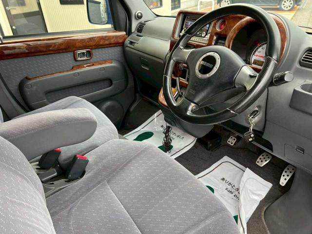 アトレーワゴン カスタムターボＲＳ　純正アルミ　社外オーディオ　バックカメラ　キーレス　電動スライドドア（17枚目）