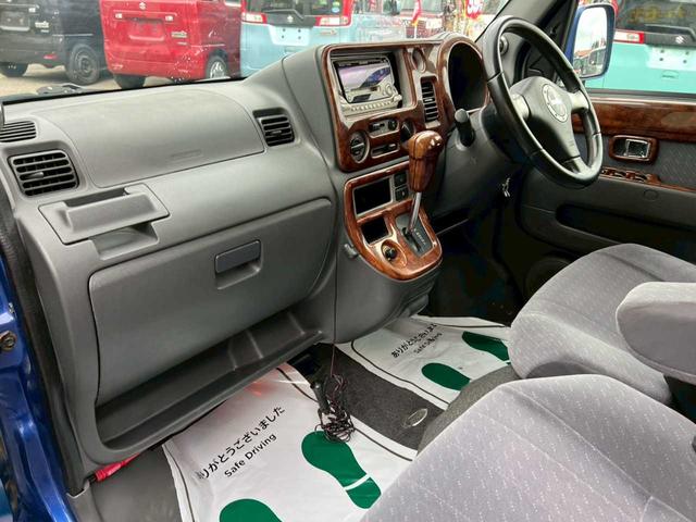 アトレーワゴン カスタムターボＲＳ　純正アルミ　社外オーディオ　バックカメラ　キーレス　電動スライドドア（18枚目）