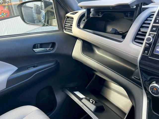 セレナ ハイウェイスター VセレクションII 車検整備 純正ナビ フルセグTV 後席モニター アラウンドビューモニター 両側パワースライドドア シートヒーター クルーズコントロール ドライブレコーダー ETC 横滑り防止装置 アイドリングストップ(19枚目)