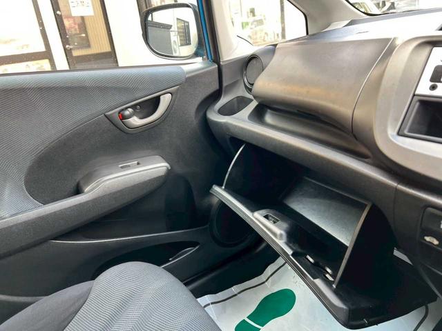 フィット Ｇ　ＣＤ　キーレス　エアコン（14枚目）