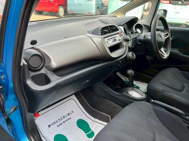 フィット Ｇ　ＣＤ　キーレス　エアコン（17枚目）