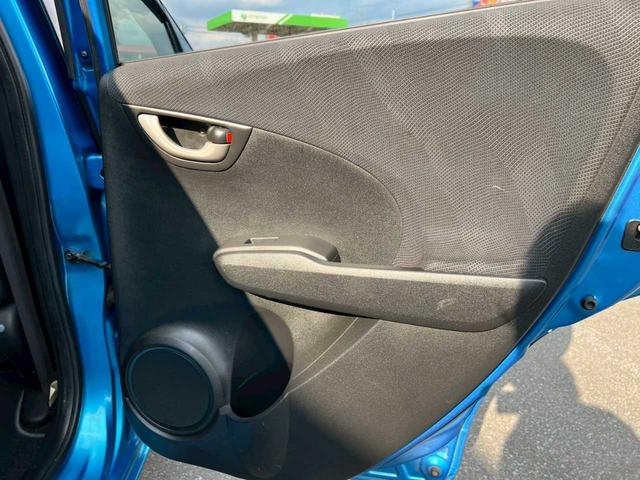 フィット Ｇ　ＣＤ　キーレス　エアコン（27枚目）