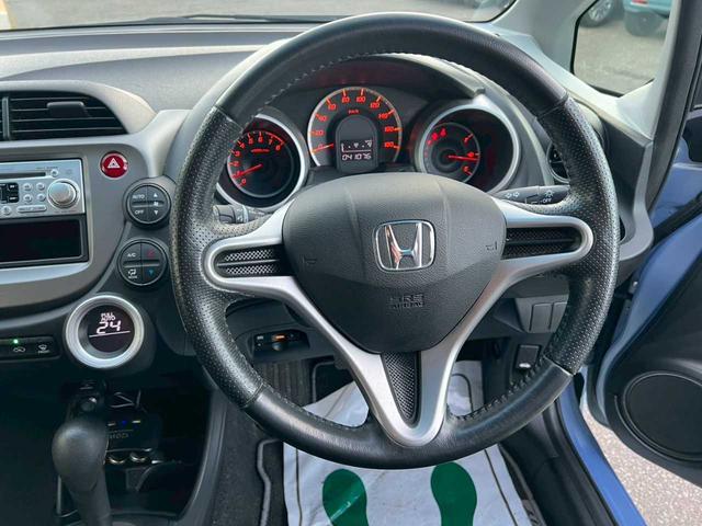 フィット Ｌ　スマートキー　オートエアコン　ミラー型ドライブレコーダー　ＣＤオーディオ　ＥＴＣ　ライトブルーＭ　取説＆保証書付（9枚目）