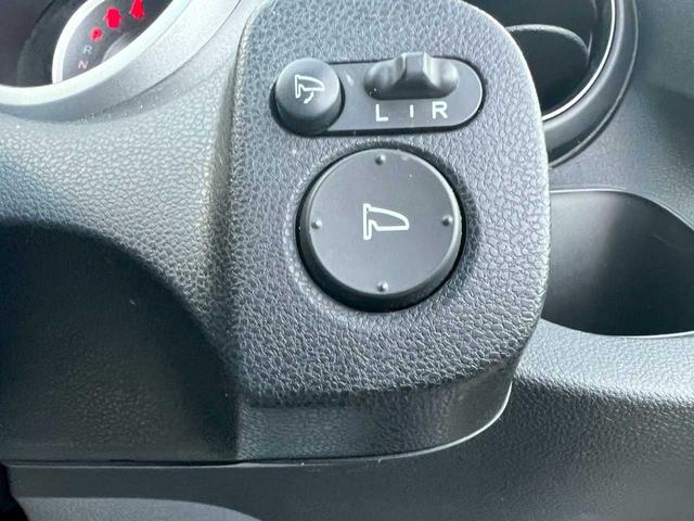 フィット Ｌ　スマートキー　オートエアコン　ミラー型ドライブレコーダー　ＣＤオーディオ　ＥＴＣ　ライトブルーＭ　取説＆保証書付（18枚目）