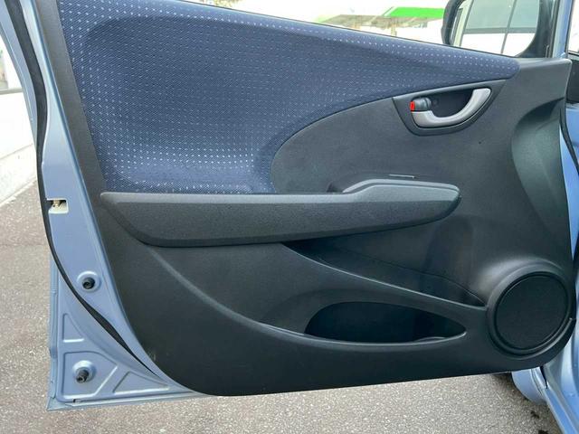 フィット Ｌ　スマートキー　オートエアコン　ミラー型ドライブレコーダー　ＣＤオーディオ　ＥＴＣ　ライトブルーＭ　取説＆保証書付（26枚目）