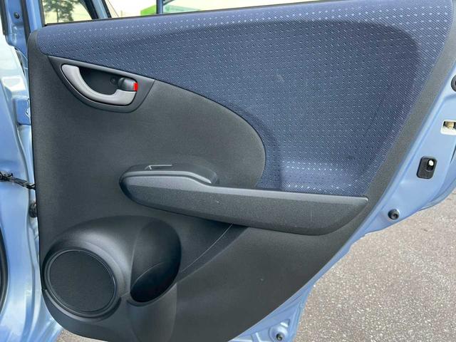 フィット Ｌ　スマートキー　オートエアコン　ミラー型ドライブレコーダー　ＣＤオーディオ　ＥＴＣ　ライトブルーＭ　取説＆保証書付（29枚目）