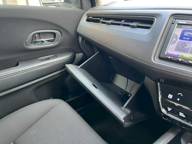 ヴェゼル ハイブリッドＸ　純正ナビ（ＶＸＭ－１５５ＶＳｉ）　フルセグ　Ｂｌｕｅｔｏｏｔｈ　ＣＤ／ＤＶＤ　ＵＳＢ　バックカメラ　ＥＴＣ　スマートキー　プッシュスタート　ハイブリッド　４ＷＤ　横滑り防止装置　オートエアコン（18枚目）