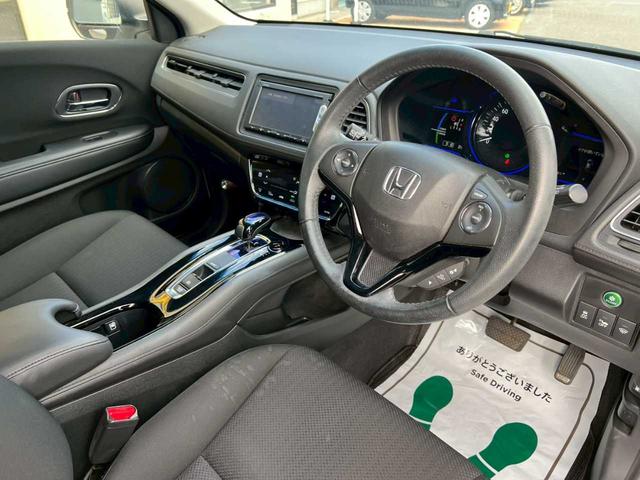ヴェゼル ハイブリッドＸ　純正ナビ（ＶＸＭ－１５５ＶＳｉ）　フルセグ　Ｂｌｕｅｔｏｏｔｈ　ＣＤ／ＤＶＤ　ＵＳＢ　バックカメラ　ＥＴＣ　スマートキー　プッシュスタート　ハイブリッド　４ＷＤ　横滑り防止装置　オートエアコン（20枚目）