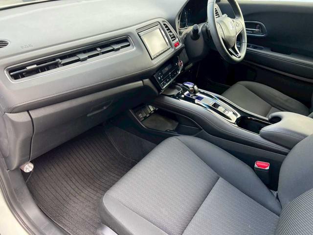 ヴェゼル ハイブリッドＸ　純正ナビ（ＶＸＭ－１５５ＶＳｉ）　フルセグ　Ｂｌｕｅｔｏｏｔｈ　ＣＤ／ＤＶＤ　ＵＳＢ　バックカメラ　ＥＴＣ　スマートキー　プッシュスタート　ハイブリッド　４ＷＤ　横滑り防止装置　オートエアコン（22枚目）