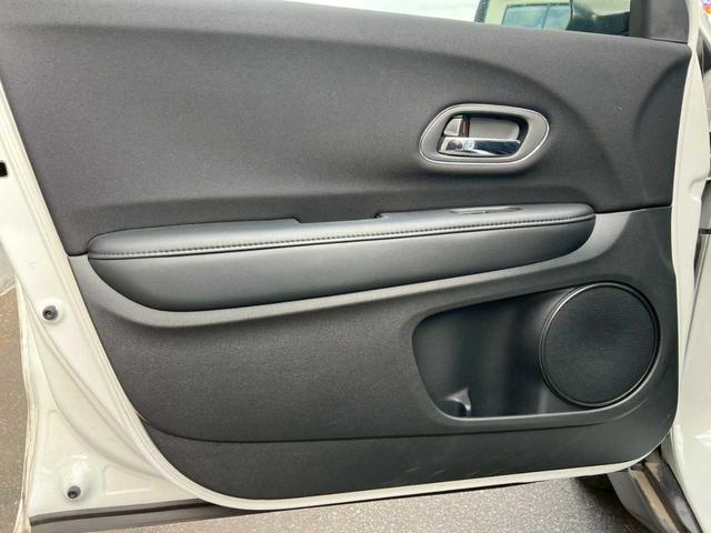 ヴェゼル ハイブリッドＸ　純正ナビ（ＶＸＭ－１５５ＶＳｉ）　フルセグ　Ｂｌｕｅｔｏｏｔｈ　ＣＤ／ＤＶＤ　ＵＳＢ　バックカメラ　ＥＴＣ　スマートキー　プッシュスタート　ハイブリッド　４ＷＤ　横滑り防止装置　オートエアコン（29枚目）