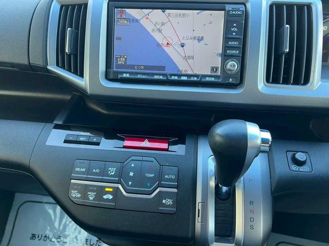 ステップワゴンスパーダ Ｚ　インターナビセレクション　純正インターナビ　フルセグＢｌｕｅｔｏｏｔｈ　ＣＤ／ＤＶＤバックカメラ　ＥＴＣ　両側パワースライドドア　クルーズコントロール　横滑り防止装置　アイドリングストップ　オートエアコン　ステアリングスイッチ（10枚目）