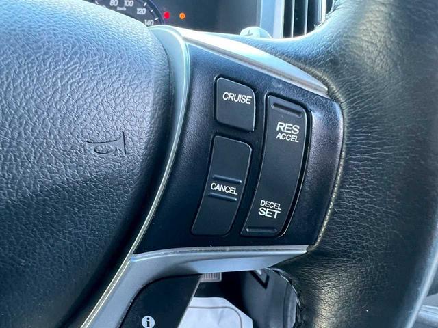 ステップワゴンスパーダ Ｚ　インターナビセレクション　純正インターナビ　フルセグＢｌｕｅｔｏｏｔｈ　ＣＤ／ＤＶＤバックカメラ　ＥＴＣ　両側パワースライドドア　クルーズコントロール　横滑り防止装置　アイドリングストップ　オートエアコン　ステアリングスイッチ（14枚目）