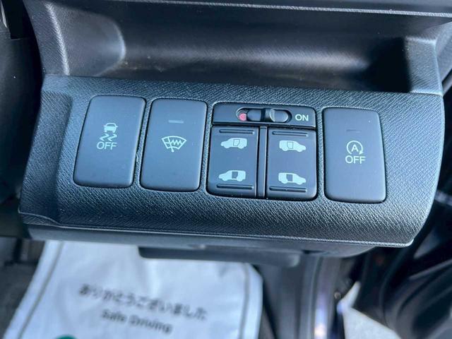 ステップワゴンスパーダ Ｚ　インターナビセレクション　純正インターナビ　フルセグＢｌｕｅｔｏｏｔｈ　ＣＤ／ＤＶＤバックカメラ　ＥＴＣ　両側パワースライドドア　クルーズコントロール　横滑り防止装置　アイドリングストップ　オートエアコン　ステアリングスイッチ（17枚目）