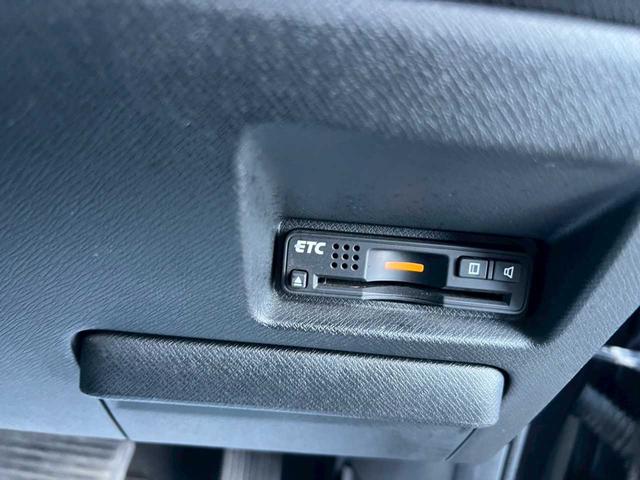 ステップワゴンスパーダ Ｚ　インターナビセレクション　純正インターナビ　フルセグＢｌｕｅｔｏｏｔｈ　ＣＤ／ＤＶＤバックカメラ　ＥＴＣ　両側パワースライドドア　クルーズコントロール　横滑り防止装置　アイドリングストップ　オートエアコン　ステアリングスイッチ（18枚目）