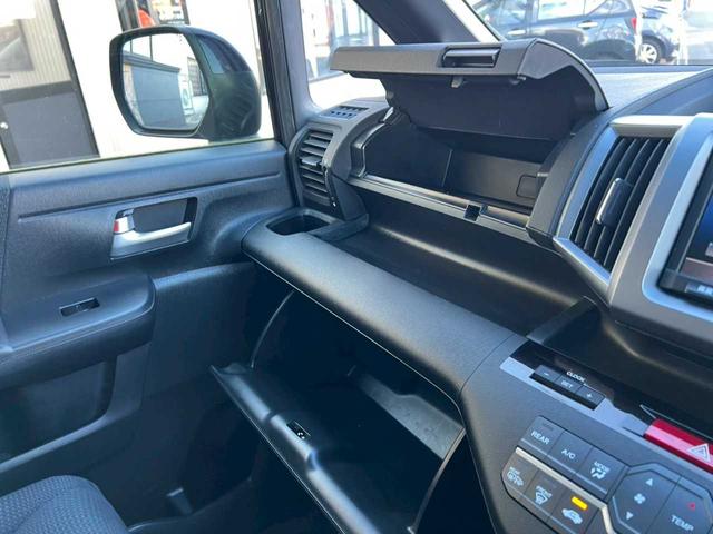 ステップワゴンスパーダ Ｚ　インターナビセレクション　純正インターナビ　フルセグＢｌｕｅｔｏｏｔｈ　ＣＤ／ＤＶＤバックカメラ　ＥＴＣ　両側パワースライドドア　クルーズコントロール　横滑り防止装置　アイドリングストップ　オートエアコン　ステアリングスイッチ（19枚目）