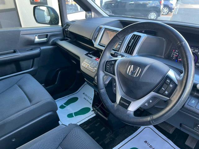 ステップワゴンスパーダ Ｚ　インターナビセレクション　純正インターナビ　フルセグＢｌｕｅｔｏｏｔｈ　ＣＤ／ＤＶＤバックカメラ　ＥＴＣ　両側パワースライドドア　クルーズコントロール　横滑り防止装置　アイドリングストップ　オートエアコン　ステアリングスイッチ（21枚目）