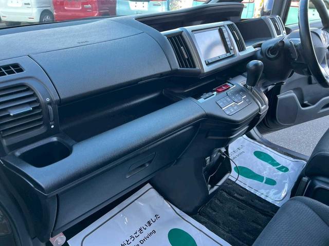 ステップワゴンスパーダ Ｚ　インターナビセレクション　純正インターナビ　フルセグＢｌｕｅｔｏｏｔｈ　ＣＤ／ＤＶＤバックカメラ　ＥＴＣ　両側パワースライドドア　クルーズコントロール　横滑り防止装置　アイドリングストップ　オートエアコン　ステアリングスイッチ（22枚目）