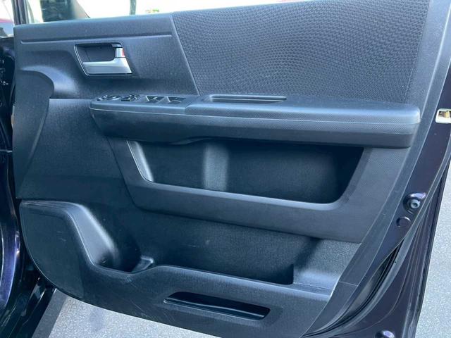 ステップワゴンスパーダ Ｚ　インターナビセレクション　純正インターナビ　フルセグＢｌｕｅｔｏｏｔｈ　ＣＤ／ＤＶＤバックカメラ　ＥＴＣ　両側パワースライドドア　クルーズコントロール　横滑り防止装置　アイドリングストップ　オートエアコン　ステアリングスイッチ（26枚目）