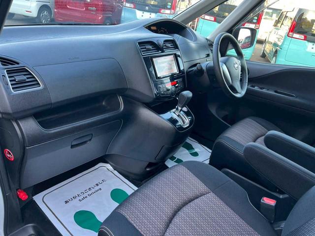 セレナ ハイウェイスター　ナビ　フルセグ　ＤＶＤ再生　Ｂｌｕｅｔｏｏｔｈ　バックカメラ　両側パワースライドドア　スマートキー　プッシュスタート　オートエアコン　ＥＴＣ　横滑り防止装置（21枚目）