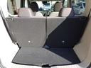 後席シートは分割で折り畳みができます。乗車スペースを確保しながら長い荷物も積み込みができます。