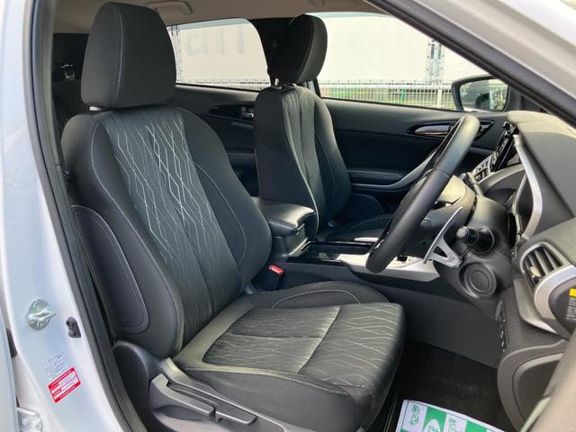 エクリプスクロス Ｇプラスパッケージ　４ＷＤ　ディーゼルターボ　サンルーフ　純正ナビ　アラウンドビュー　パーキングソナー　アダプティブクルーズ　衝突被害軽減ブレーキ（7枚目）