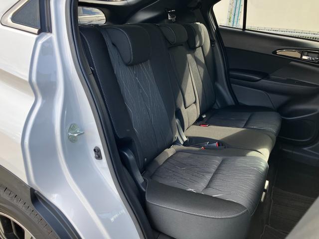 エクリプスクロス Ｇプラスパッケージ　４ＷＤ　ディーゼルターボ　サンルーフ　純正ナビ　アラウンドビュー　パーキングソナー　アダプティブクルーズ　衝突被害軽減ブレーキ（8枚目）