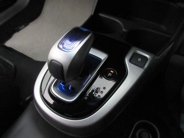 フィットハイブリッド Ｓパッケージ　純正ナビ　バックカメラ　ＥＴＣ　パドルシフト　衝突被害軽減ブレーキ　クルーズコントロール　ＬＥＤヘッドライト　フォグランプ　純正アルミホイール（28枚目）