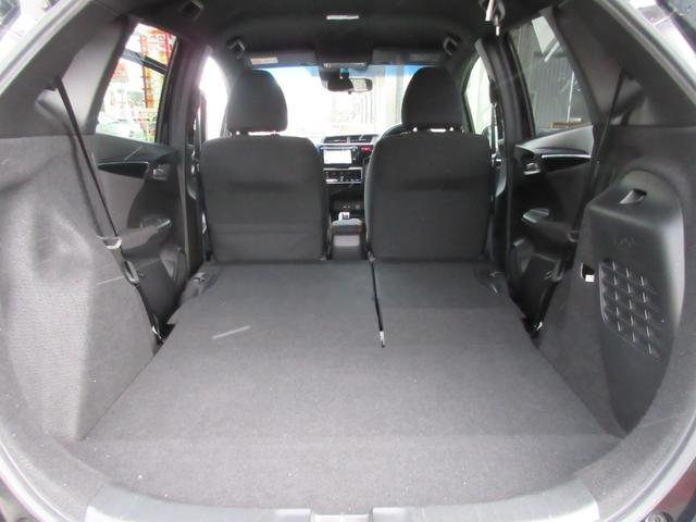 フィットハイブリッド Ｓパッケージ　純正ナビ　バックカメラ　ＥＴＣ　パドルシフト　衝突被害軽減ブレーキ　クルーズコントロール　ＬＥＤヘッドライト　フォグランプ　純正アルミホイール（30枚目）